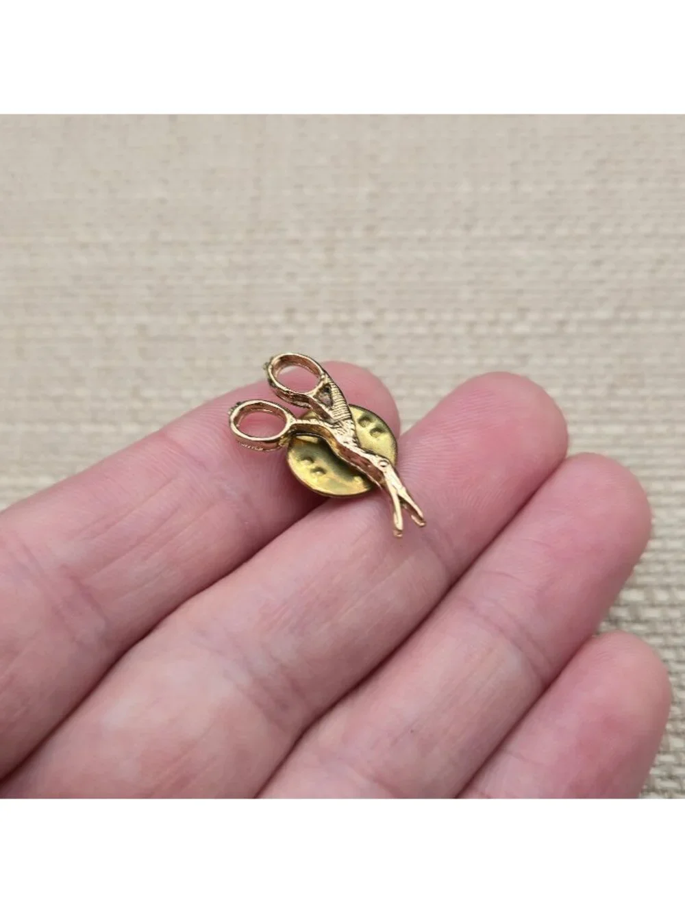 Vintage Stork Sewing Scissors Lapel Pin | Tailor Seamstress Tie Tac A8519